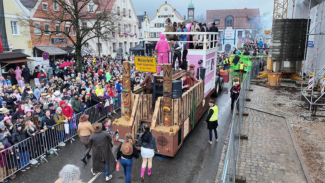 Die Narren sind los: Faschingszug zieht durch Allersberg