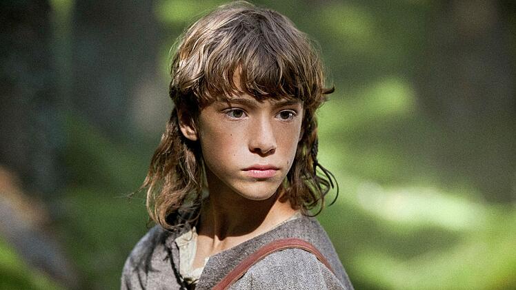 R&auml;ubersohn Birk (Jack Begenholz Henriksson) tummelt sich genau wie Ronja gerne im Wald.