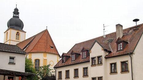 Die Feuerwehr muss bisher ihre Gerätschaften in beengten Verhältnissen im Untergeschoss des Rathauses unterbringen, was bei einer Neuausstattung nicht mehr möglich sein wird.  Foto: Günther Geiling