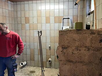 Die Umbaumaßnahmen beim FC Haarbrücken waren für André Bär eine schweißtreibende Angelegenheit. Foto: privat