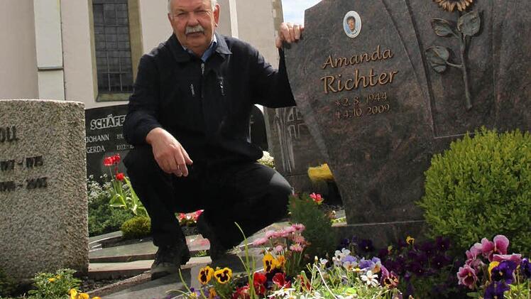 Ruhe in Frieden: Amanda Richter liegt auf dem Friedhof in Oberleichtersbach neben dem Grab ihrer Mutter.  Foto: Ulrike Müller