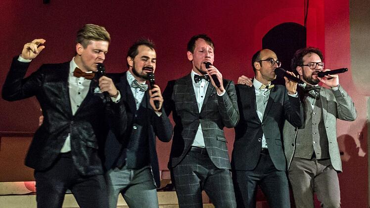 Das Publikum in der Coburger Morizkirche feierte Viva Voce (von  links:  David Lugert, Bastian Hupfer, Matthias Hofmann, Jörg Schwartzmanns und Heiko Benjes).Foto: Jochen Berger