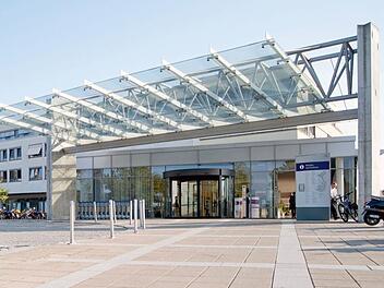 Uniklinikum W&uuml;rzburg verzeichnet Rekordzahlen: Jahresbericht 2024