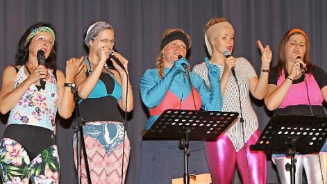 Die fünf Damen von "Sellawie" bei ihrem "Cellulite-Song"