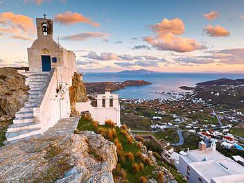 Serifos island in Cyclades island group in the Aegean Sea. Die Insel Serifos geh&ouml;rt zur Inselgruppe der Kykladen im &Auml;g&auml;ischen Meer.