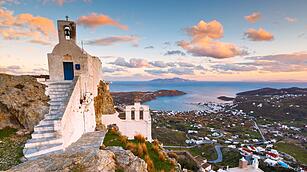 Serifos island in Cyclades island group in the Aegean Sea. Die Insel Serifos gehört zur Inselgruppe der Kykladen im Ägäischen Meer.