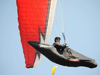 Die Thermik meint es zurzeit gut mit den Hammelburger Gleitschirmfliegern: Sie liefern Rekordergebnisse. Foto: Wolfgang Dünnebier