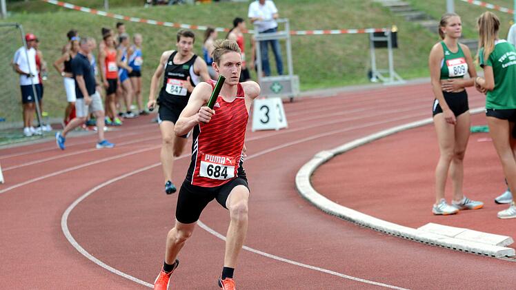 Justus Santjer (TSH) verpasste über 4x100 Meter mit Christopher Zahl, Tobias Reischl und Sebastian Oertel knapp die DM-Norm.