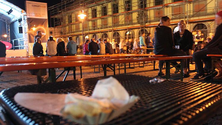 Tristesse auf dem Lichtenfelser Marktplatz kurz vor dem Abpfiff. Foto: Markus Häggberg