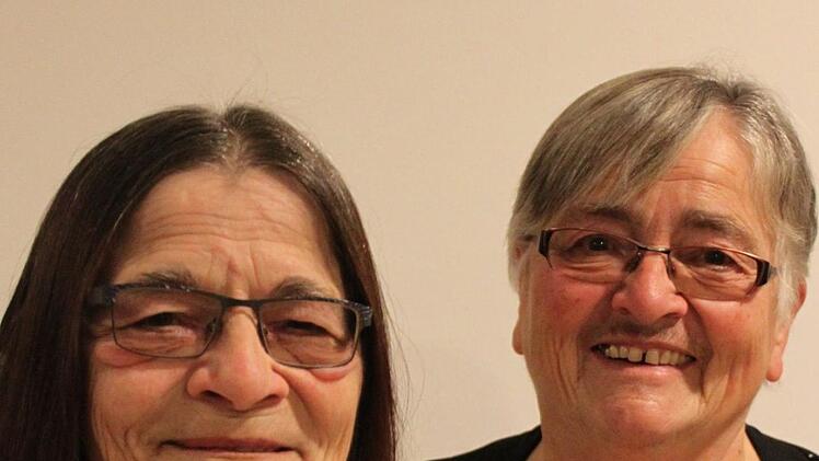 Die Schwestern Brigitta (68, links im Bild) und Barbara Titze (70) engagieren sich sehr stark seit ihrer Jugend   in St. Kunigund und  sind ein wahrer Glücksfall für die Pfarrgemeinde. Seit Jahrzenten gehören  beide dem Pfarrgemeinderat an und arbeiten als Schriftführerin und Mitglieder des Sachausschusses Liturgie, Feste und Feiern sowie sozial-caritative Dienste mit.  Beide sind Kommunionshelferinnen, Lektorinnen und Wort-Gottesdienst-Leiterinnen. Sie gestalten  Kindergottesdienste und -bib...