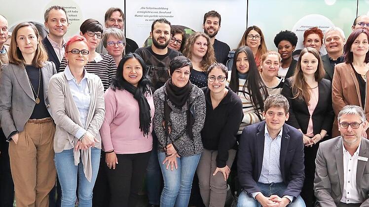 Foto mit allen Teilnehmern, Projektpartnern und Arbeitgebern Foto: Matthias Klar