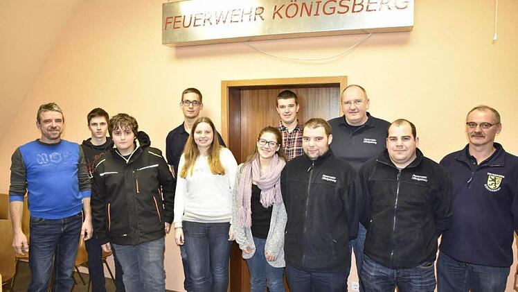 Bei der Jugendfeuerwehr wurden gewählt (von links): Stellvertretender Kreisjugendwart Ralf Schlinke, Erster Jugendsprecher Dominik Büttner, Neumitglied Manuel Weinbeer, Zweiter Jugendsprecher Philipp Pätzold, Kassiererin Julia Dressel, Neumitglied Leonie Kaufmann, Elias Schlinke, Jugendwart Alexander Schüler, Vorstand Feuerwehrverein Frank Kimmel, Stellvertretender Jugendwart Pascal Then, Erster Kommandant FF Königsberg Peter Schüler Foto: Gerold Snater
