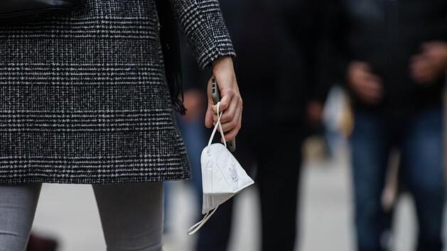 Herbst und Winter 2023: Sollte man wieder eine Corona-Maske tragen?