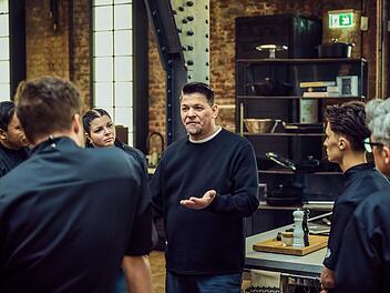 "Mälzers Meisterklasse": Starkoch geht hart ins Gericht mit Kandidatin "Mälzers Meisterklasse": Starkoch geht hart ins Gericht mit Kandidatin