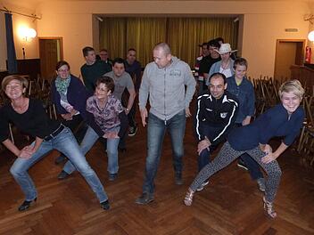 Die Tanzgruppe der Harsdorfer Sportlerfamilie mit Leiterin Barbara Gewinner ( links). Foto: Werner Reißaus