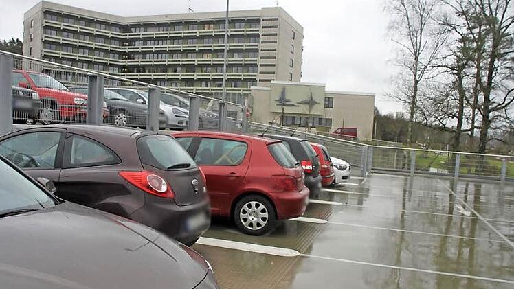 Die beiden oberen Etagen des Klinik-Parkhauses sollen bei winterlichem Wetter sehr rutschig sein.  Fotos: Andreas Schmitt