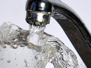 Trinkwasser wird immer teurer: Das hat jetzt eine Auswertung der Gr&uuml;nen-Bundestagsfraktion gezeigt. Foto: Jochen Eckel dpa