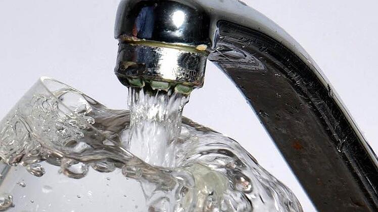 Trinkwasser wird immer teurer: Das hat jetzt eine Auswertung der Grünen-Bundestagsfraktion gezeigt. Foto: Jochen Eckel dpa