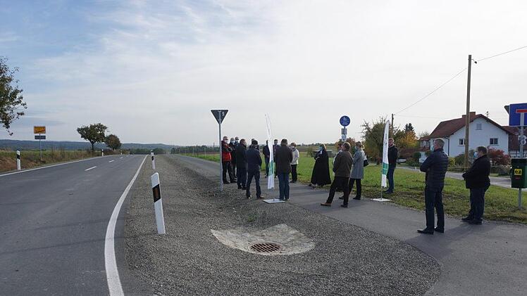 Ortstermin zum Eröffnung der neuen Straße zwischen Roßbach und Rupboden  sowie des Straßenbegleitenden Radwegs. Foto:  Marion Eckert