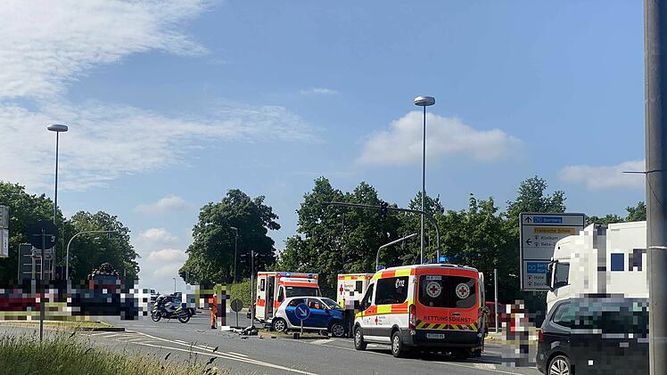 Vier Autos kollidieren am Nordring: Mehrere Verletzte