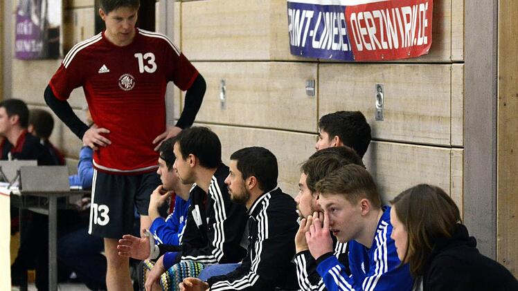 Spielertrainer Ingo Kundmüller (li.) und seine TSH-Herren hatten sich im Topspiel gegen Bruck viel vorgenommen, unterlagen dem Tabellenführer aber wie schon im Hinspiel der Bezirksoberliga.  Foto: herzopress
