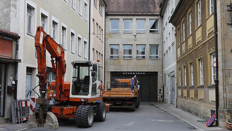 Die Bauarbeiten in der Hellerstraße vor dem Sparkassen-Tor haben noch nichts mit dem "Quartier" zu tun.Foto: Matthias Hoch