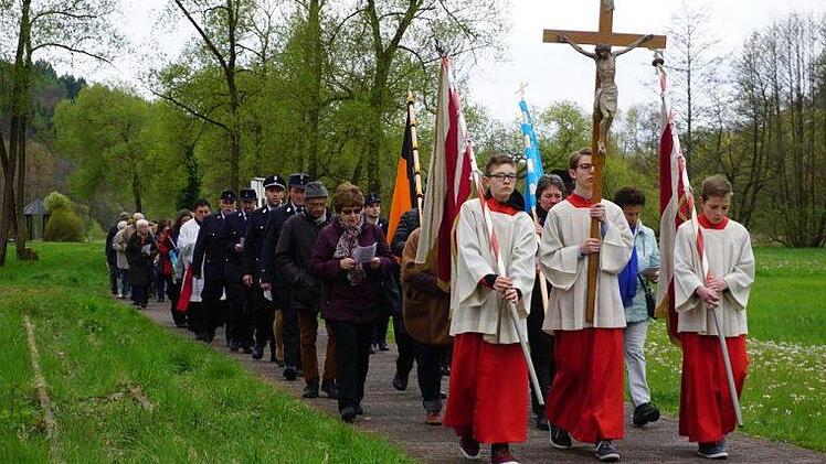 Unter dem biblischen Satz "Sucht der Stadt Bestes" fand die diesjährige St. Georgs-Prozession in Bad Brückenau zu Ehren des Schutzheiligen statt. Foto: Marion Eckert