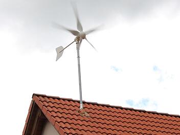 Dieses Windrad am Wachenrother Weg in Höchstadt muss wieder abgebaut werden. Foto: Andreas Dorsch