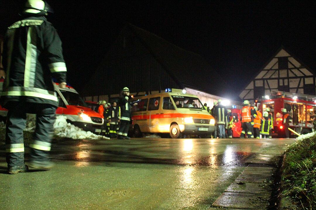 Scheune im Kreis Bayreuth in Flammen: über 100 Tiere vor Flammen gerettet