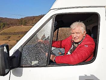 Auch den Klein-Lkw des Ramsthaler Ex-Bürgermeisters Franz Büttner erwischte es. Gut zu erkennen ist die zersplitterte Seitenscheibe. Im Inneren des Fahrerraums lag eine 4,5 Millimeter starke Stahlkugel.