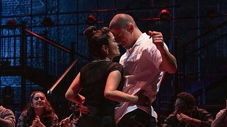 In "Magic Mike's Last Dance" kommt der von Channing Tatum verkörperte Stripper zu seinem letzten großen Auftritt. In einer weiteren Hauptrolle dabei: Salma Hayek.