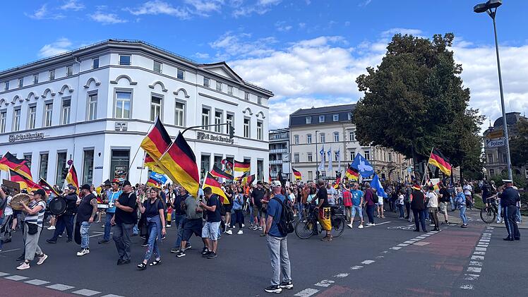 Gro&szlig;demonstrationen in Bamberg: Rechter Aufzug trifft auf Gegenprotest
