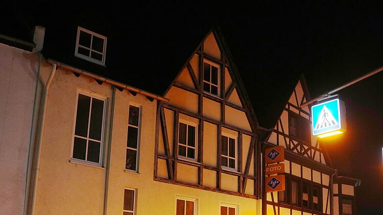 Lichtspektakel - Teile eines Meteoriten besch&auml;digen H&auml;user