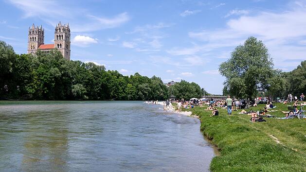 Junger Mann (19) treibt tot in der Isar - Todesumst&auml;nde unklar