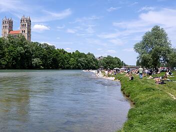 Junger Mann (19) treibt tot in der Isar - Todesumst&auml;nde unklar
