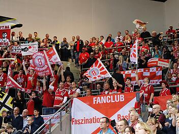 Eine imposante Fankulisse feuerte das Bamberger Team in Ludwigsburg an. Am Ende wurden die Freaks mit einem weiteren deutlichen Sieg belohnt. Foto: Daniel Löb