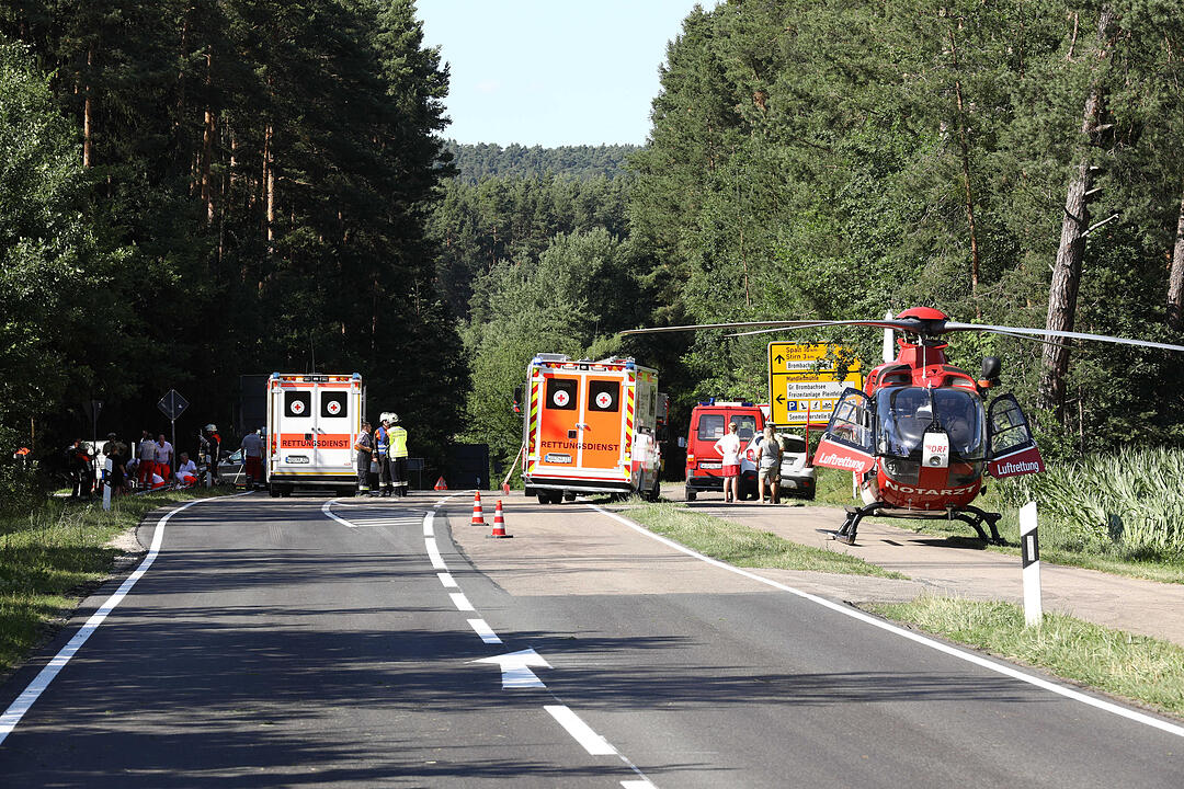 Pleinfeld: 22-jährige Bikerin stirbt bei Unfall