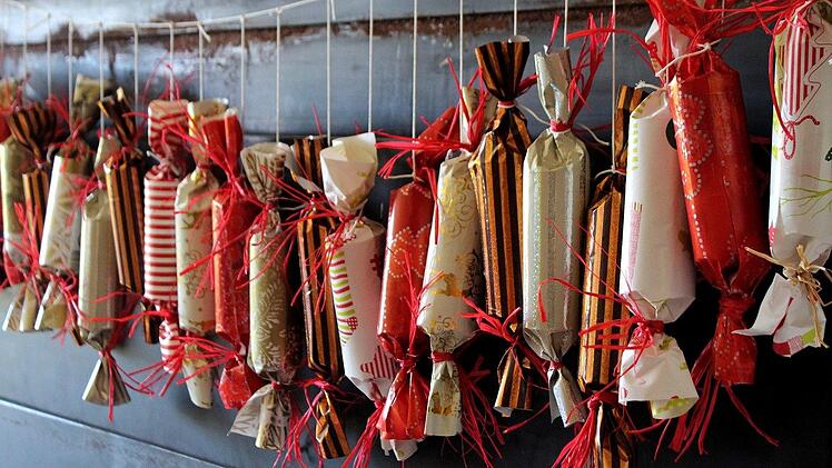Als Bonbon verpackt und aufgehangen