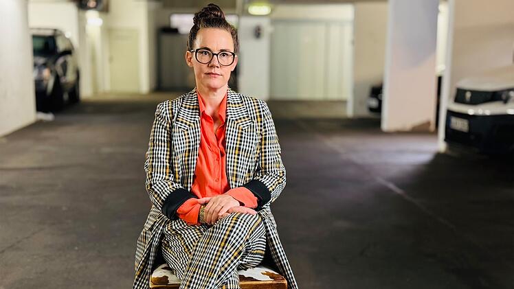 Katja Diehl ist Mobilitätsexpertin, Autorin und Podcasterin, die sich als eine der bekanntesten Stimmen für eine klimagerechte und menschenzentrierte Verkehrswende in Deutschland engagiert.