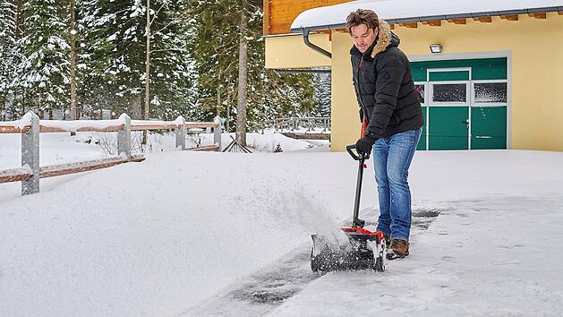Einhell GE-ST 36/40 Li E-Solo: Akku-Schneefr&auml;se gegen Schneemassen im Winter