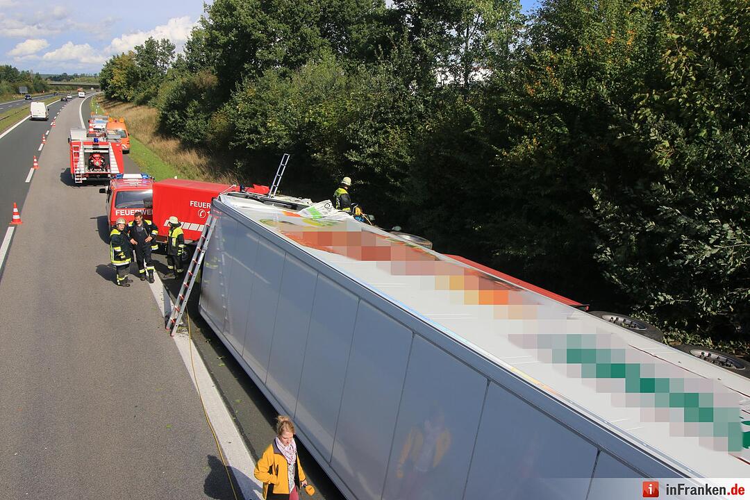 Unfall auf A73 bei Buttenheim: Lkw umgekippt