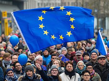 Kundgebung von "Puls of Europe" am 29. Januar in Frankfurt. Hier wurde die Bewegung nach der Trump-Wahl in den USA ins Leben gerufen.  Foto: Andreas Arnold/dpa