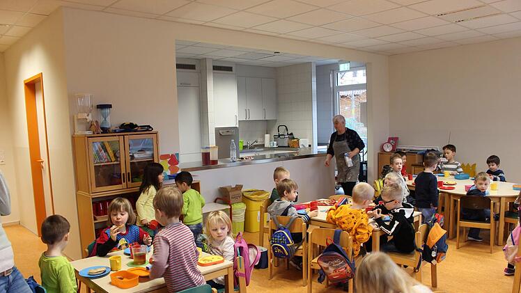 Im neuen Speisesaal mit integrierter Küche bereiten die Kinder auch selbst das Frühstück zu.Julia Raab
