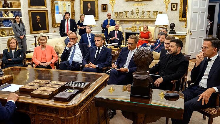 Vertreter europ&auml;ischer Staaten lassen sich Mitte August im Oval Office die Leviten lesen (Washington DC, USA, 18.08.2025.).