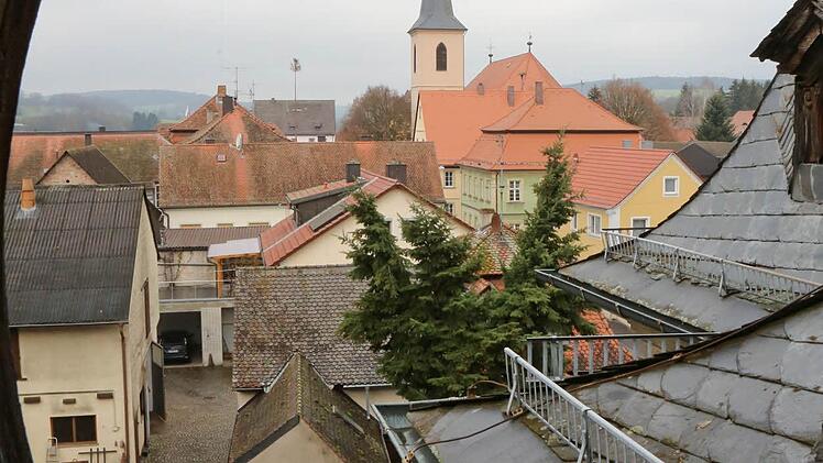 Blick durch ein Dachfenster