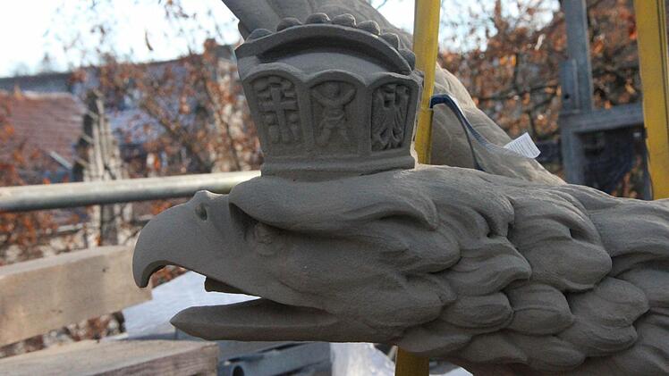 Der bekrönte Kopf aus der Nähe.