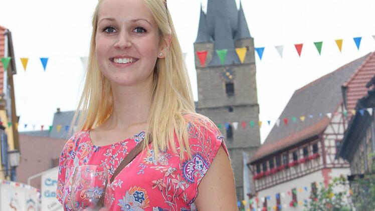 Nina Karl wohnt in einem Fachwerkhaus direkt neben dem Marktplatz und genießt die feierlichen Tage in ihrem Heimatort. Foto: Sina Mattheus