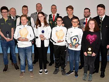 Einen Ehrungsmarathon veranstalteten die Schützen bei Ihrem Gauschützentag in Reiterswiesen. Geehrt wurden die besten Schützen aus dem Gau, die bei Bayerischen, bzw. Deutschen Meisterschaften teilnahmen. Peter Rauch