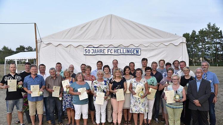 Eine Urkunde für 30jährige Mitgliedschaft und einen Bocksbeutel gab es für: Ruth Buld, Sascha Buld, Ute Dietz, Helga Endres, Elfriede Englisch, Sven Englisch, Torsten Englisch, Gertraud Gehrig, Marco Grübel, André Grübel, Michael Heidig, Waltraud Heidig, Christian Kempf, Blanka Kettler, Edwin Kirchhof, Heidrun Kirchhof, Hildegunde Koch, Alexander Koch, Martina Koch, Elmar Krämer, Martina Krauser, Achim Löffler, Matthias Löffler, Andreas Löffler, Gernot Mützel, Kai Sauer, Bertram Sellner, Fran...