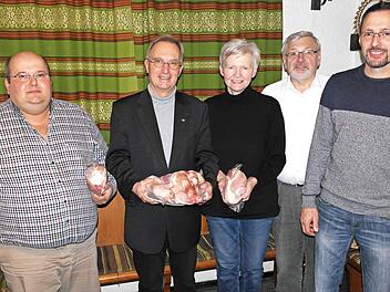 Herbstmeister Stefan Welscher (von links), "Saukönig" Peter Capek, Sabine Schneider (in Vertretung ihres Ehemannes Jürgen Schneider), Vorsitzender Josef Porzelt und Joachim Hofmann Foto: Karl-Heinz Hofmann